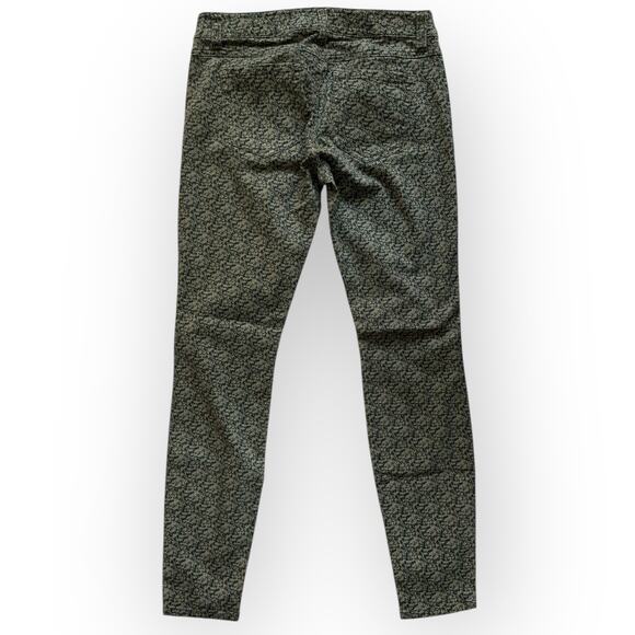 CAbi Women's Ditsy Green Floral Print Skinny Jeans Size 4 Style #5083 - Picture 2 of 10